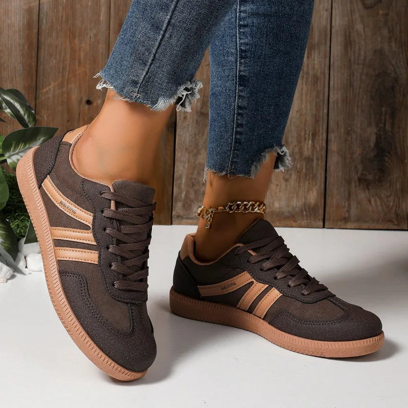 Women Shoes Fashion Casual Flats Vulcanize Shoes Ladies Outdoor Walking Sneakers Women Comfortable Classical Shoes Black White