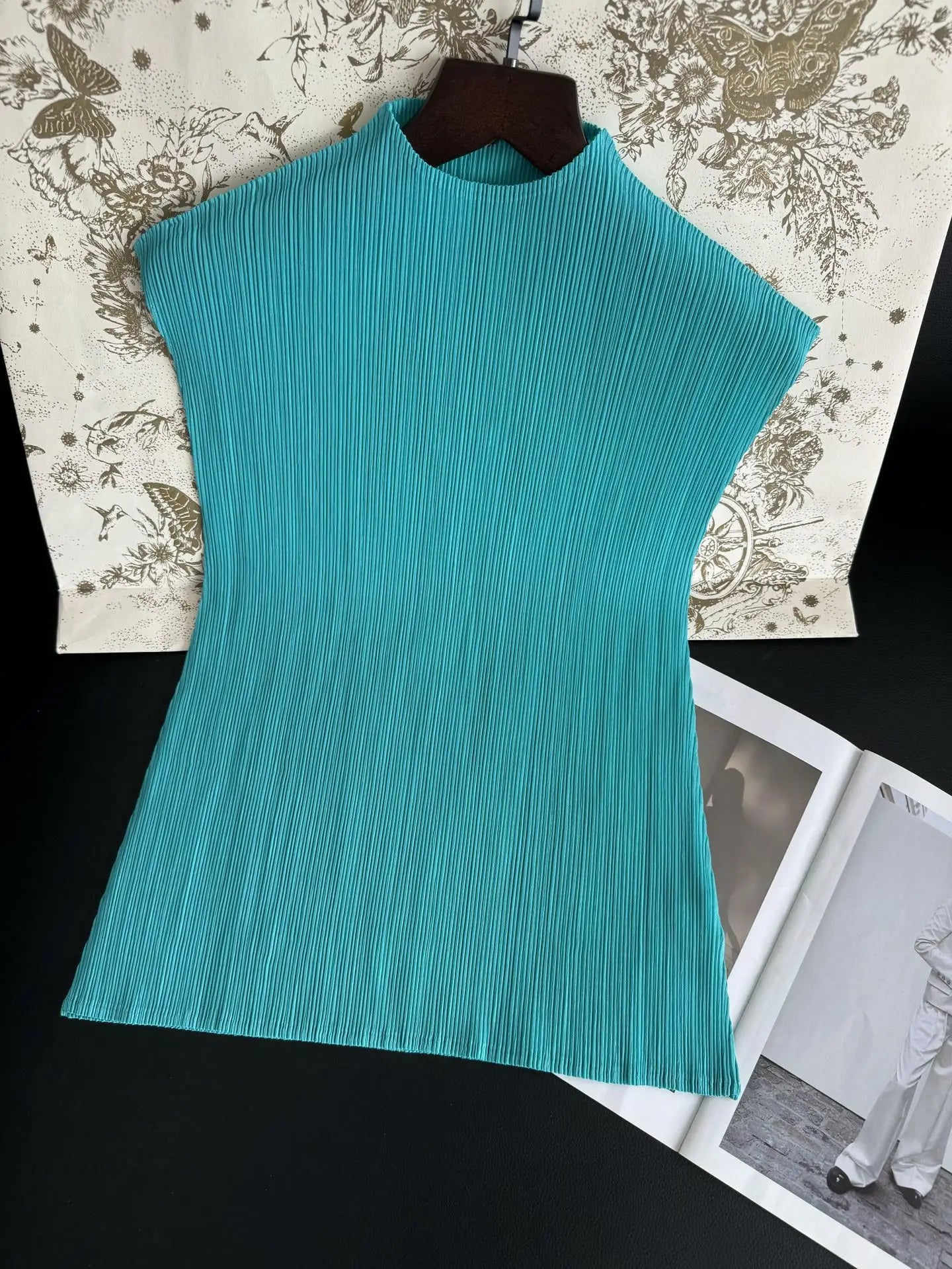 Miyake Versatile Classic Simple Solid Color Stand Up Collar Pleated Top Women Slim Slim Short Sleeve Miyake T-shirt Summer 2024