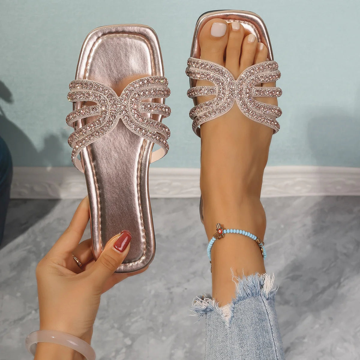 Women's Rhinestone Slippers 2025 Summer Outdoor Fashion Non-Slip Beach Shoes Comfortable Flat Square Heel Women's Sandals